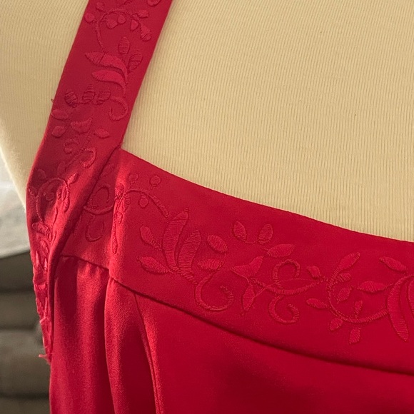 Mori Lee Red Gown Size 11/12‎ Embroidery Trim - Picture 12 of 13